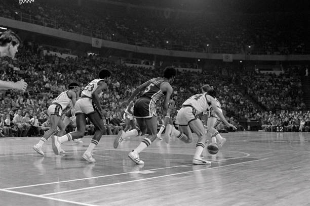 东部半决赛激战正酣!最新比分速递