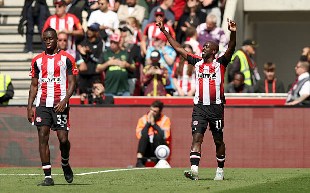 马拉多纳的身高对比:比梅西高还是矮?