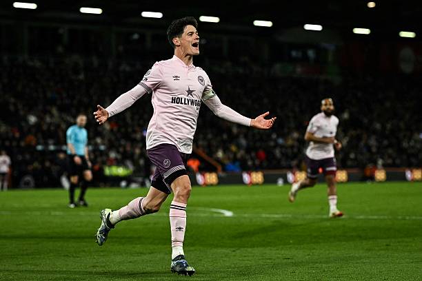 从伯纳乌到教练席：齐达内的皇马情缘