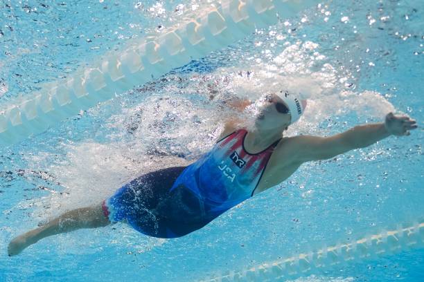 游泳比赛装备指南:选择适合孩子的泳衣和泳镜