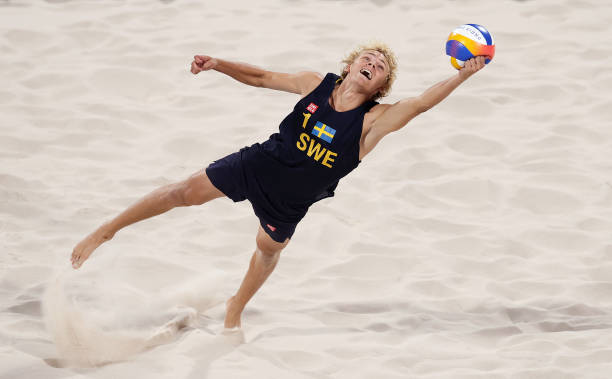 室内排球场地长度与比赛规则的关系