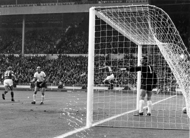 世界杯足球赛的诞生年份是?