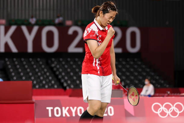 羽毛球发球进阶训练:结合图解提升稳定性和欺骗性