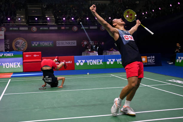 新手必看：羽毛球单打发球站位的常见错误与纠正