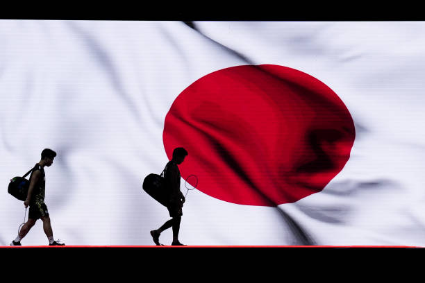 羽毛球拍重量对照表：从入门到高端，克数怎么选？