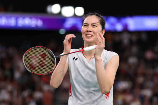 如何画出羽毛球的动态感?击球动作的绘画技巧