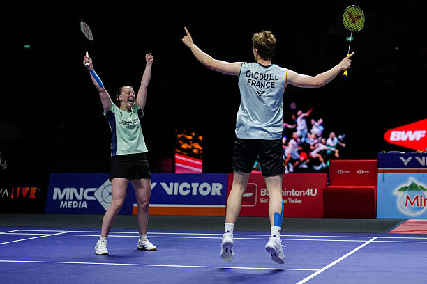 羽毛球单打与双打场地的长宽比例差异