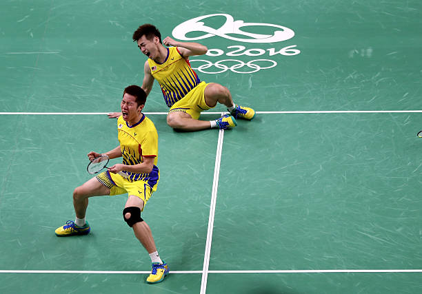 羽毛球装备保养技巧：延长球拍、球鞋寿命的实用方法