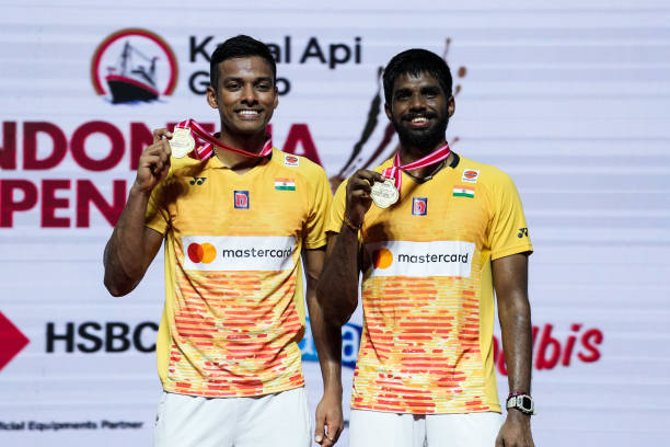 200元预算也能打得好！川崎轻量羽毛球拍推荐