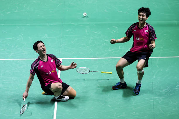 羽毛球场与篮球场对比：占地面积与场地利用率