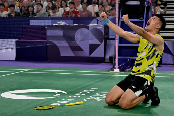 羽毛球场地划线规范：边线、端线及发球区详解