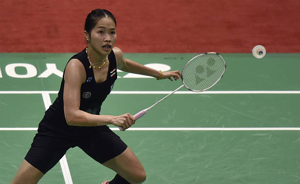 羽毛球单打发球规则详解：对角线发球与双打的区别