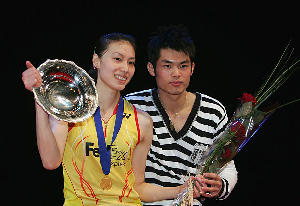 羽毛球发球必学:标准姿势与常见错误纠正