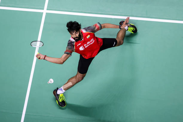 室内羽毛球场标准尺寸详解：规格图与布局要求