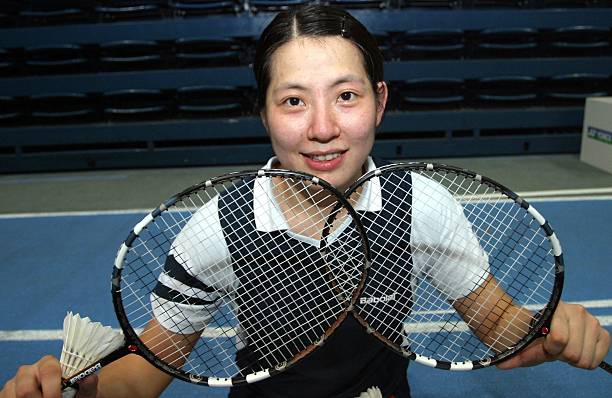 羽毛球规则技巧图解：发球、接发球与站位详解