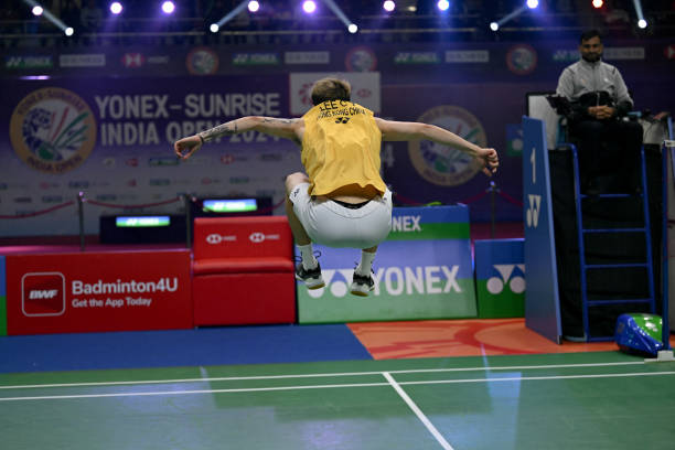 羽毛球单打扣球战术：何时扣球最有效？