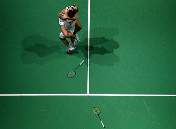 羽毛球提拉球慢动作分解：掌握正确挥拍轨迹