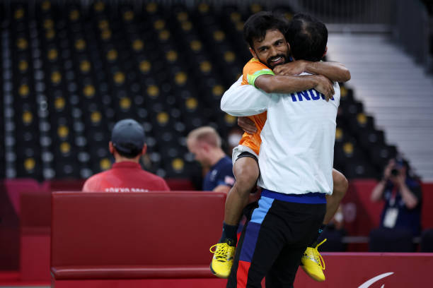 羽毛球必学技巧！高远球、杀球、吊球打法视频教学