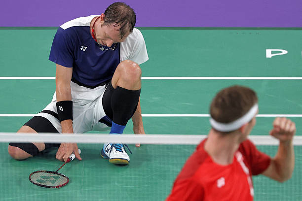 羽毛球场上的线：发球区、边线、端线都是干嘛的？