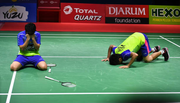 碳纤维还是铝合金？不同材质羽毛球单拍品牌对比