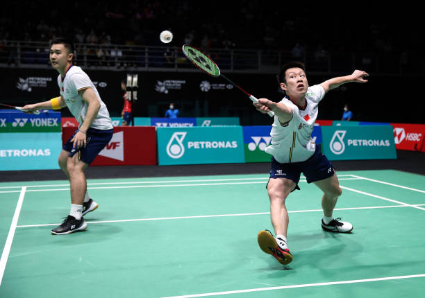 轻量级还是进攻型?不同打法羽毛球拍选购攻略