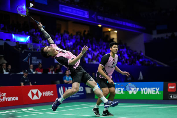 羽毛球场地线名称速记：轻松掌握比赛规则