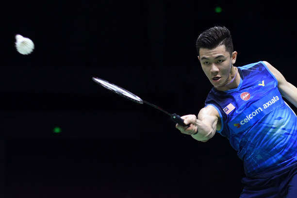 羽毛球扣杀发力技巧：手腕、腰腹、腿部如何协调？