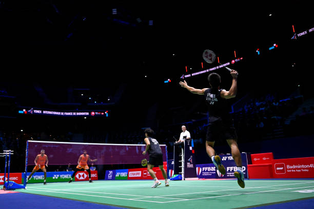 羽毛球短球发球要领:图解低手发球的正确姿势