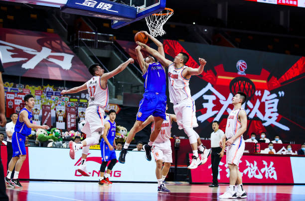 詹姆斯·奈史密斯何时制定了第一套篮球规则?