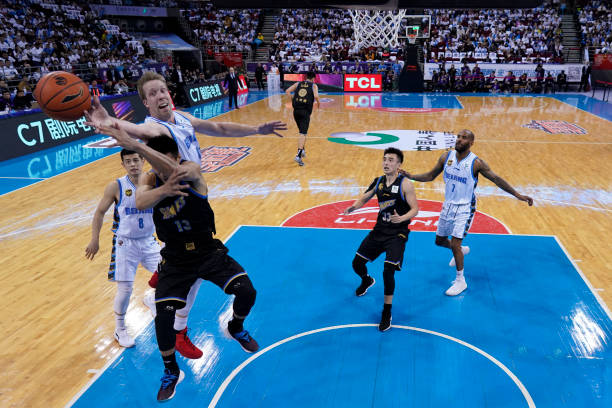 六次登顶：回顾贾巴尔职业生涯中的冠军时刻