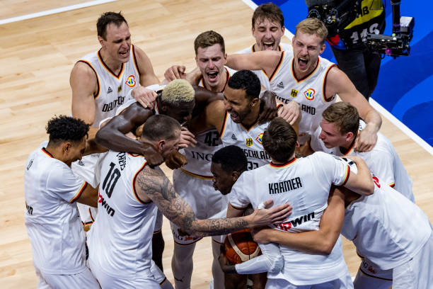 图解篮球投篮：手部动作与身体协调的关键要点