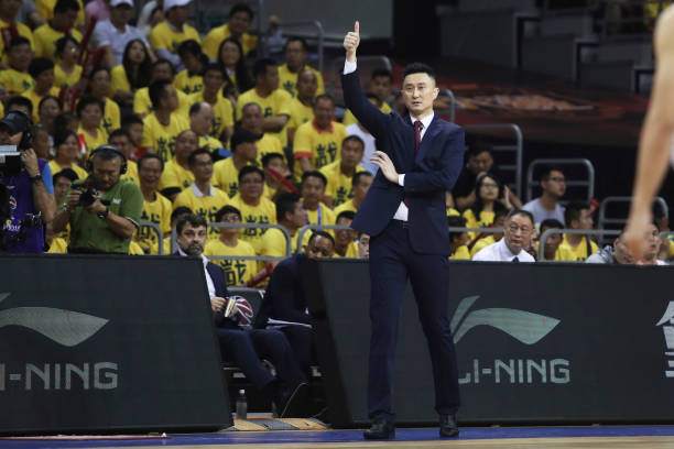 翻腕犯规的裁判手势与判罚：视频解析与案例分析