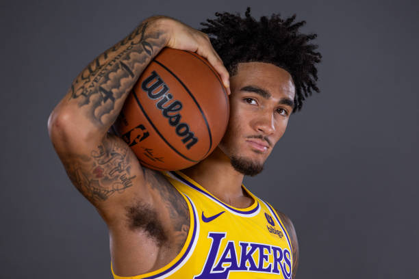 总冠军庆典：颁奖仪式后的狂欢与泪水