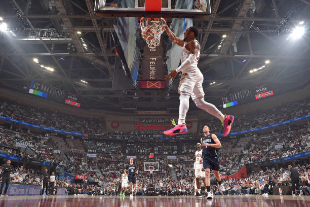 篮球战术板：五大位置跑位示意图与实战应用