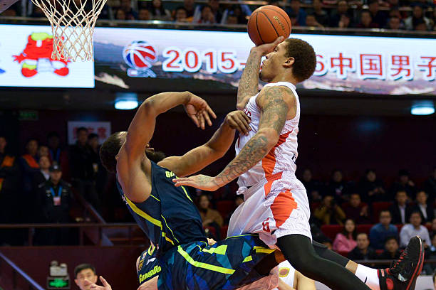 从J博士到伦纳德：小前锋位置的技术演变与时代印记