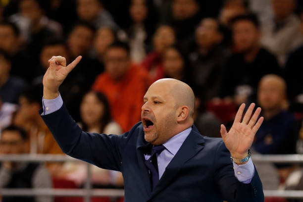 篮球攻防体系构建:策略与实战应用