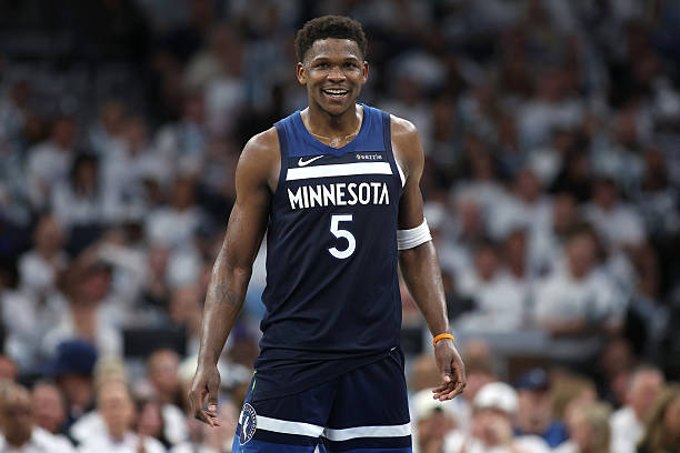 篮球规则解析：带球撞人犯规的判定标准