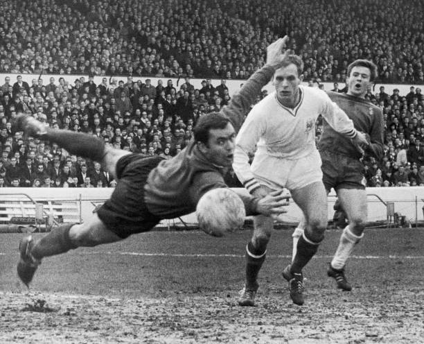 周末足球狂欢：6月16日关键比赛时间与直播信息