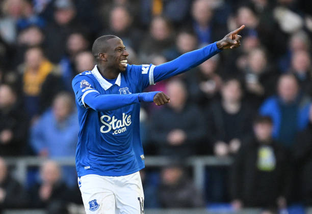 法甲最新积分榜：摩纳哥紧追巴黎，冲击欧冠资格