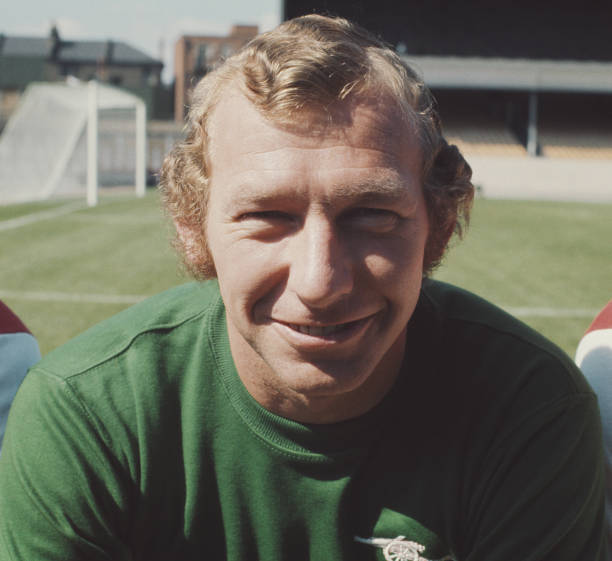 足球巨星C罗的球队之旅：曼联、皇马、尤文图斯再到沙特