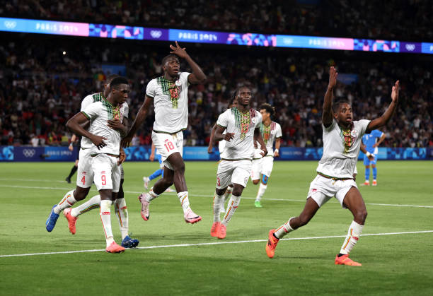 插上进攻的实战案例：成功与失败的战术对比