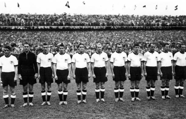 掌握防守反击：在实况足球2021中打造无懈可击的战术体系