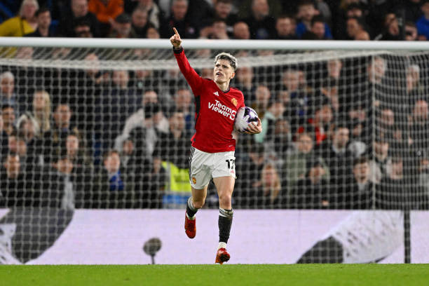 风险与回报：为什么勺子点球既是最优雅也最冒险的选择？