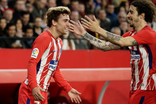 巴蒂斯图塔的踢球风格如何影响他的场上位置？