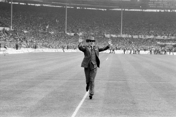 速度与技巧的完美结合：罗纳尔多巅峰时期比赛精华