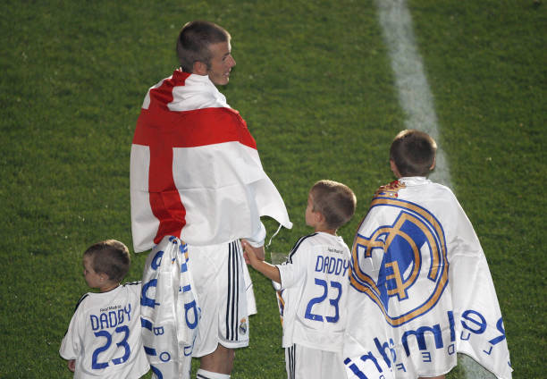 0203赛季欧冠分组回顾：哪些球队最终突围成功？