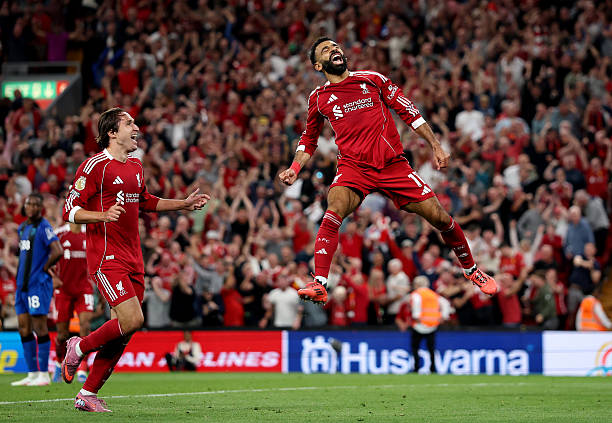 大罗队友的足球智慧：如何与天才前锋完美配合