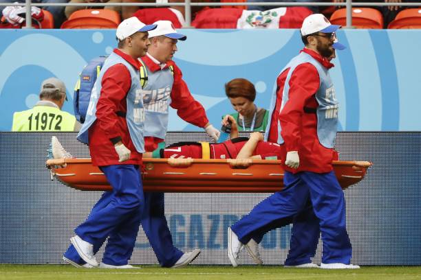 球门球是什么意思？足球规则中的关键术语解析