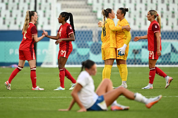 上赛季英超积分排名末班车：哪些球队惊险保级或遗憾降级？