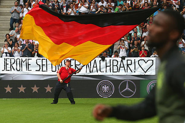 为什么11人制足球场的长宽有浮动范围？规则解读